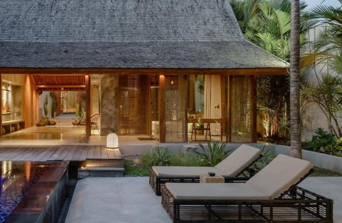 Batu Bolong Villa | Huge Canggu Lux Villa Walk to Beach and Entertainment