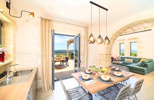 Apokoronas House | Hut "Villa Vardis" with own pool