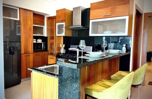 La Julia Apartment | I 14 DELUXE SUITE OCEAN VIEW POOL GYM SAUNE 1 BDR.
