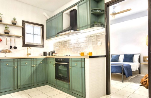 Dafnata Villa | Ideal For Couples, 2 minutes walk from the beach!