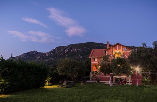 Agios Matthaios House | Idyllically situated and luxurious villa with a veranda and a gazebo