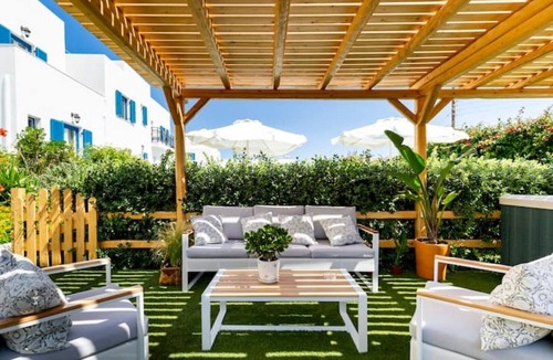 Naxos Town Apartment | Ikaros Studios - Pool & Jacuzzi, 5 mins from beach