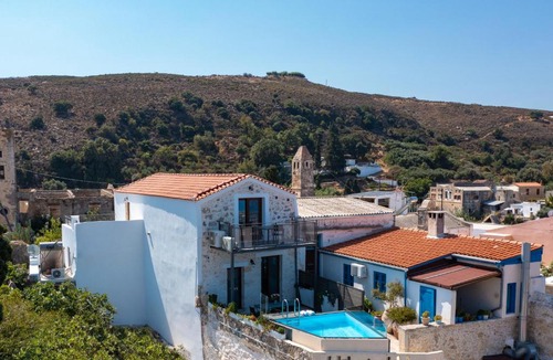 Maroulas Villa | Iliahtida