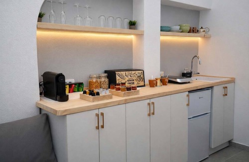 Imerovigli Apartment | Iliana's Getaway - Private Villa with Jacuzzi