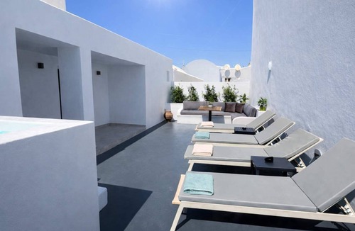 Imerovigli Apartment | Iliana's Getaway - Private Villa with Jacuzzi