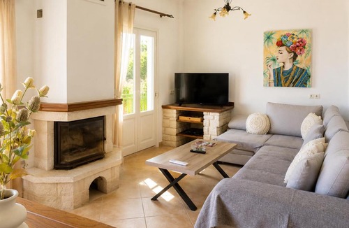 Petaleia House | Imerolia House