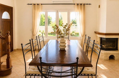Petaleia House | Imerolia House