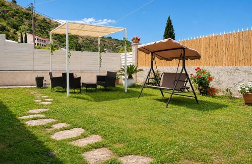 Petaleia House | Imerolia House