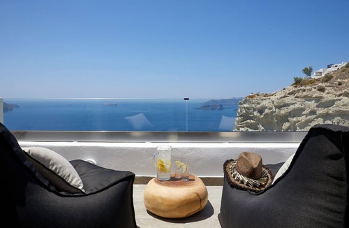 Megalochori Villa | Impressive Santorini Villa | 2 Bedrooms | Breathtaking Seaviews