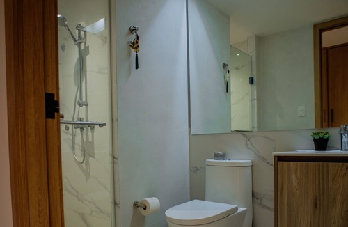 Viejo Arroyo Hondo Apartment | In the center of the city, in front of a shopping center and close to the metro.