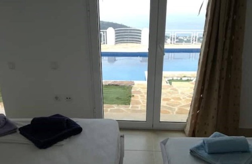Saronida Apartment | Infinity Blue Suites - Bungalow with sea view and pool