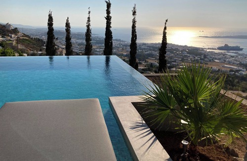 Parikia Villa | Infinity sea view hillside villa with private pool