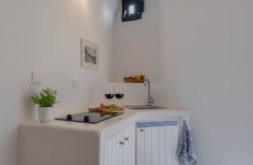 Fira Apartment | Ira Sea View Couple Studio with Rooftop Jacuzzi