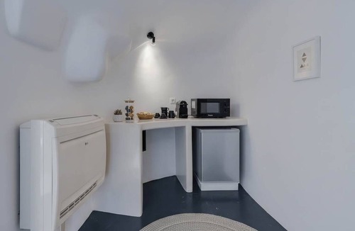 Fira Apartment | Ira Sea View Couple Studio with Rooftop Jacuzzi