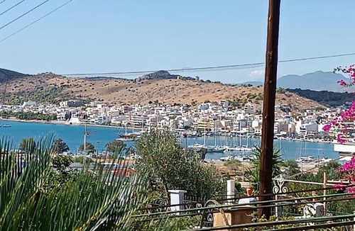 Salamis House | Irida Suite
