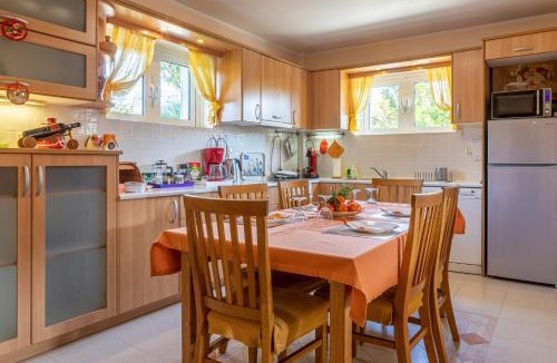 Lefkakia Apartment | Iris-Gogo House