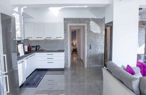 Gazi Apartment | Iris Penthouse: Luxury Acropolis View and Jacuzzi