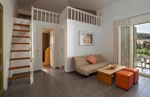 Paleopolis House | Iro Suites