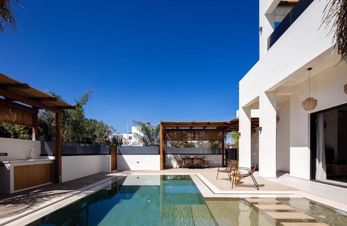 Adelianos Kampos Apartment | Isla Luxury Apartment - Private Pool - 100m from the beach
