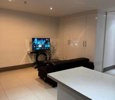 Wailoloa House | island payless private room