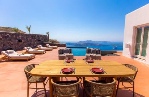 Santorini Villa | Islet Santorini Infinity Caldera Villa