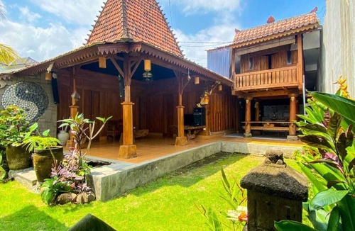 Kediri House | Joglo Breeze Guesthouse and villa room 1