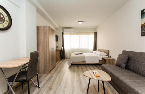 Vardaris Apartment | John Central Suites