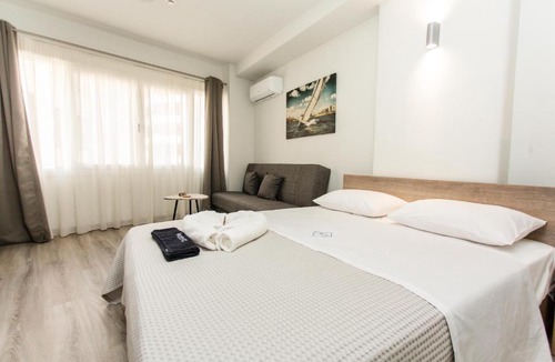 Vardaris Apartment | John Central Suites