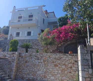 Karvelas Apartment | Kamares View