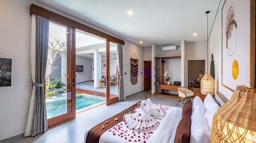 Kerobokan Villa | Karaya Villas Umalas - Free In-Villa Culture Immersion Programs