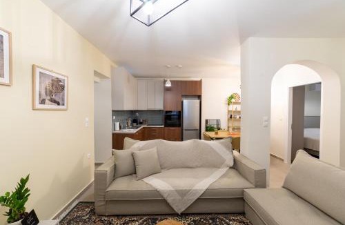 Sparta Apartment | Kariatides