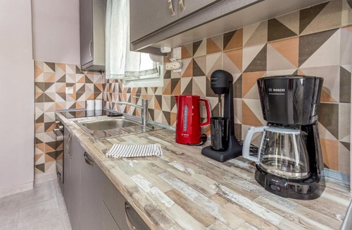 Perea Apartment | Kate's Modern 2 BR Apartment in Perea