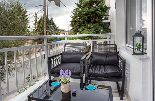 Perea Apartment | Kate's Modern 2 BR Apartment in Perea