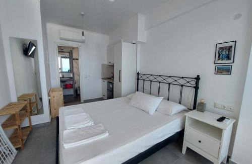 Elafonisos Apartment | Kedros -Small Seaside Studio -Ground Floor