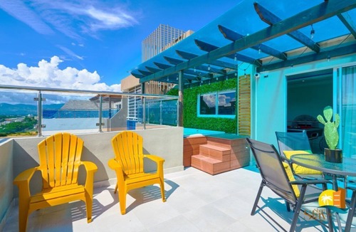Punal Apartment | King Size Penthouse| Rooftop Jacuzzi| Pool Table| BBQ| 7 min Airport