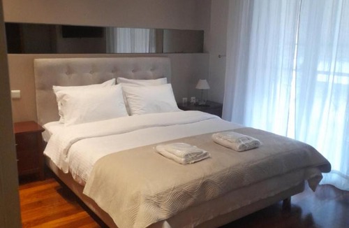 Larissa Apartment | Kings and Queens 2