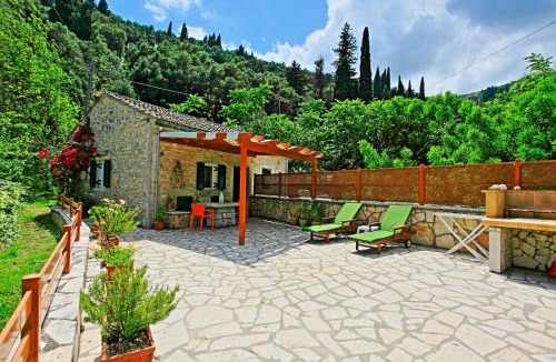 Agni Apartment | Korinas Cottage: Stone cottage close to the beach