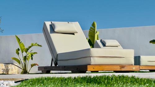 Tingaki Villa | Kosnian Villa with Jeep Renegade Hybrid