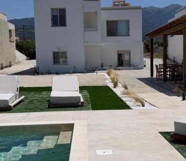 Tingaki Villa | Kosnian Villa with Jeep Renegade Hybrid