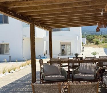 Tingaki Villa | Kosnian Villa with Jeep Renegade Hybrid