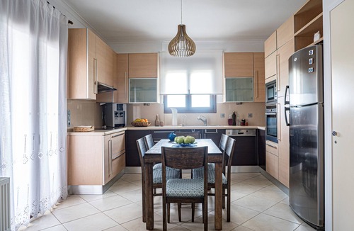 Sfakaki Villa | Krissa Villa, 4 BD, Private Swimming Pool, BBQ