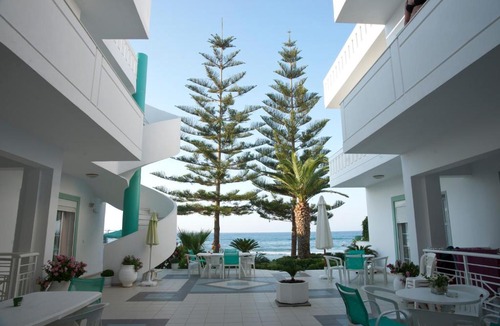 Kato Stalos Apartment | Kristall Suites