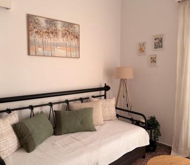 Kymi-Aliveri Apartment | KROKOS HOUSE