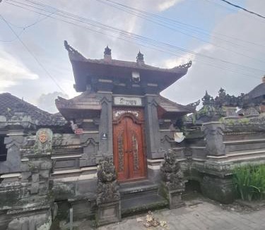 Kedewatan House | Kumpi guest house