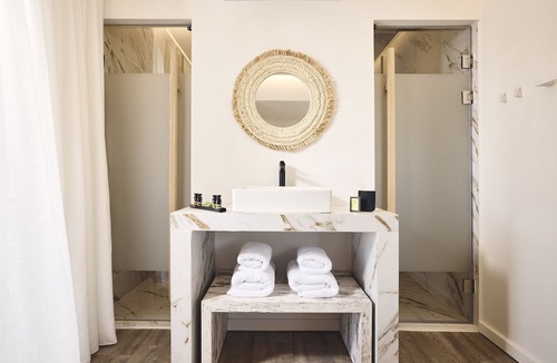 Loutra Hotel | Kythnos Bay Hotel