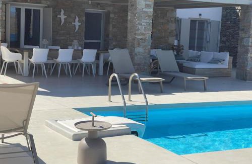 Kithnos Villa | Kythnos beachfront villa with swimming pool