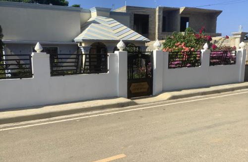 Guayubin Villa | La Casa Blanca