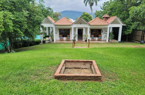 Jarabacoa House | La Casa Grande-Piscina con vista y yarda verde