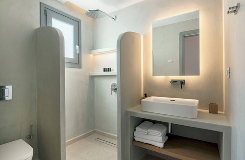 Naousa Hotel | La Maltese Central