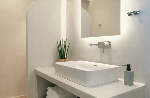 Naousa Hotel | La Maltese Central